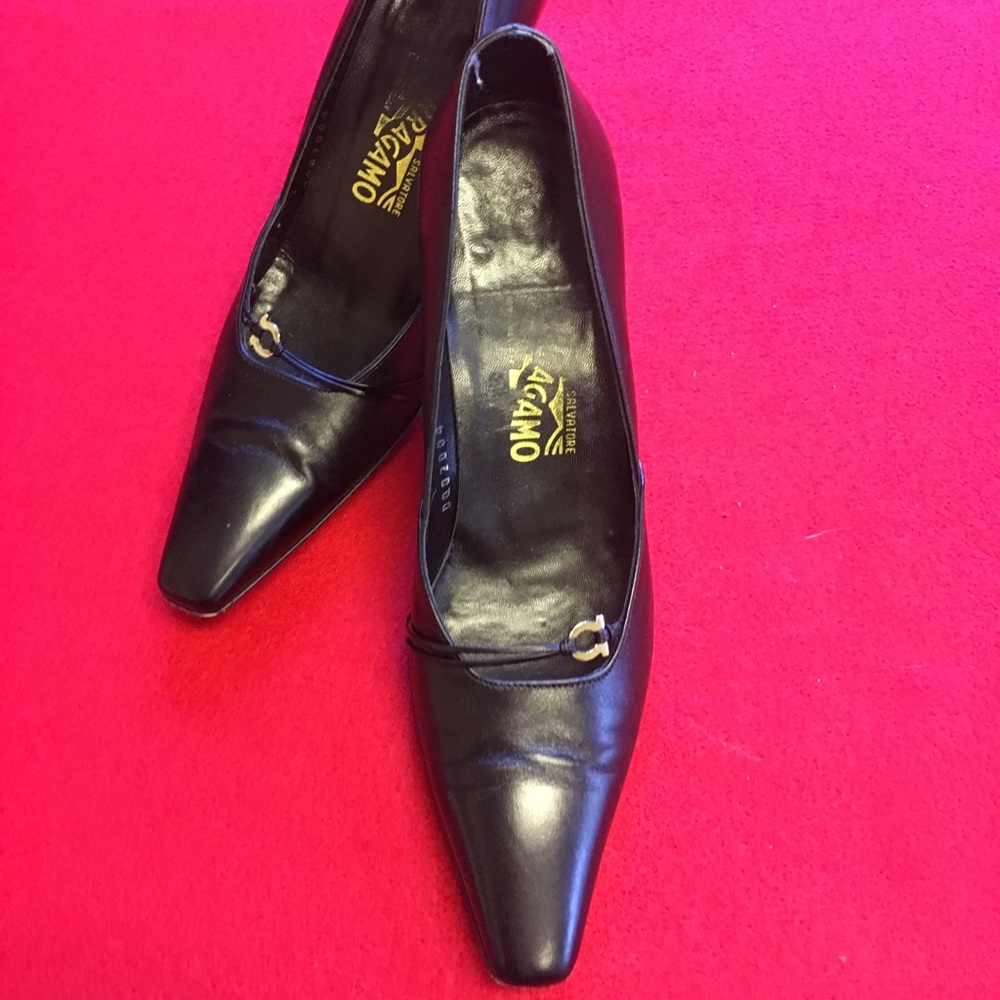 Ferragamo Black Heel w/Buckle 7AA